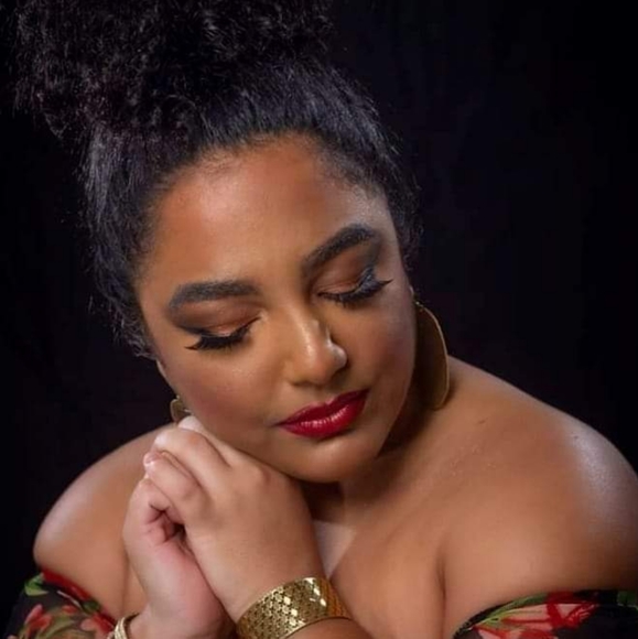 Meet your Posher, Winnie 💃🏾🌹✨ - Picture 3 of 6